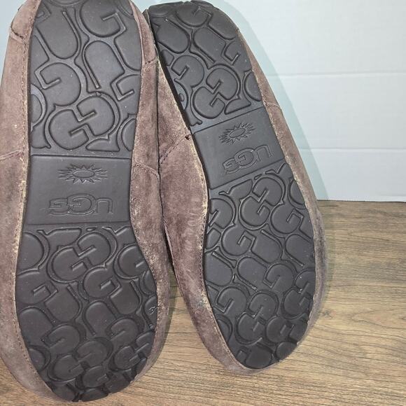 UGG Men\'s Ascot slippers, likely in the color Stout or Chocolate size 8 main image 6